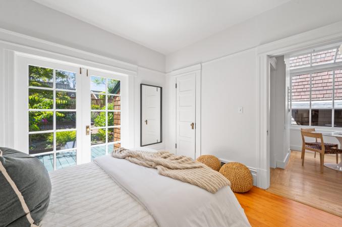 Property Thumbnail: Guest room has hardwood floors through out. 