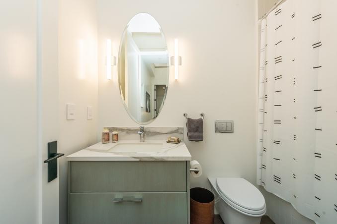 Property Thumbnail: Full bathroom on the main floor. 