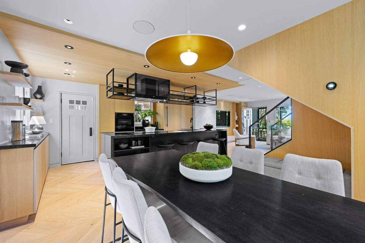 Property Photo: The dining area is nice and bright.