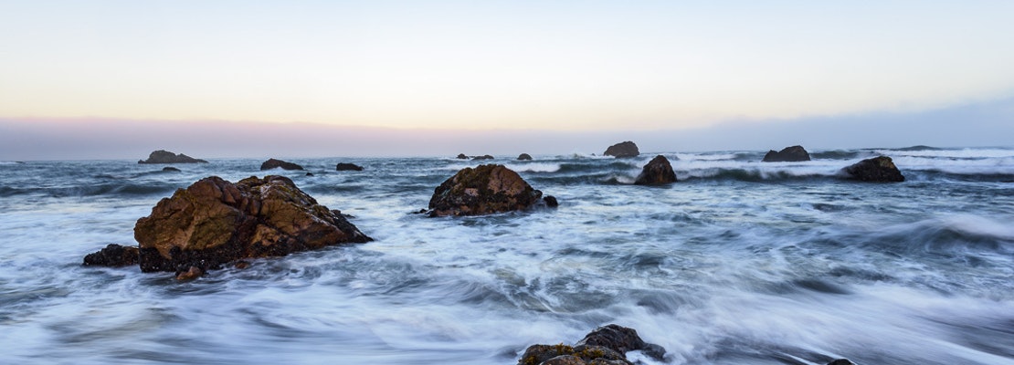 A view of the ocean with waves and rocks