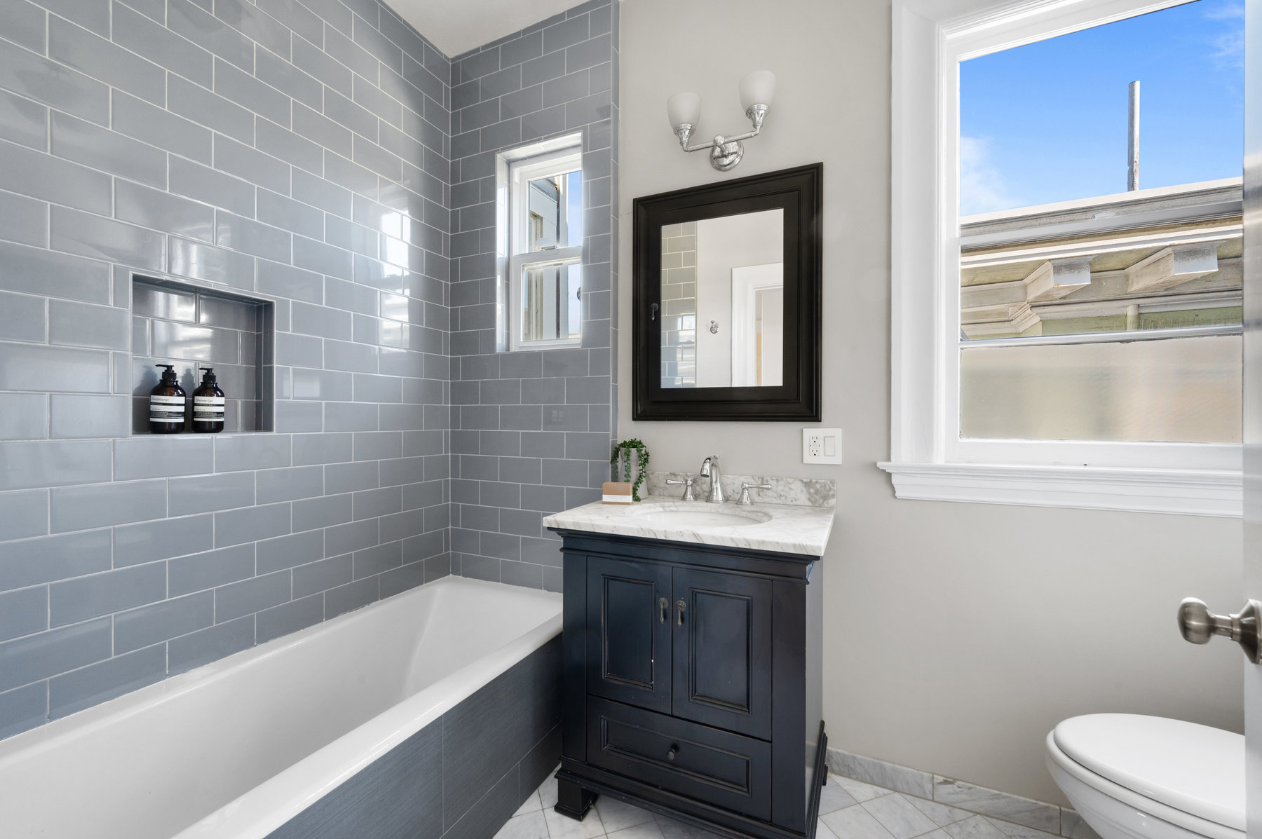Property Photo: Bathroom has tub/shower combo with single vanity. 
