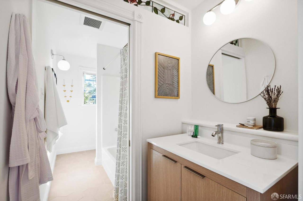 Property Photo: Guest room on suite bathroom. 