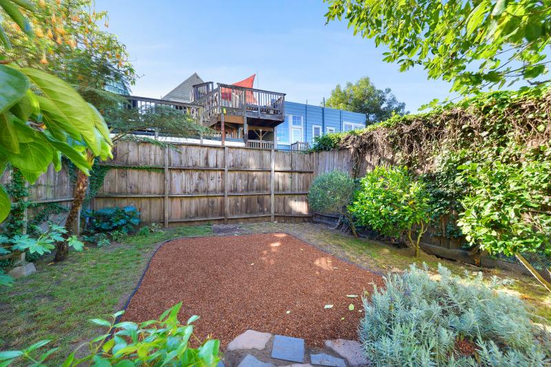 715-ashbury-street.40471.p3k.61.web.jpg #8