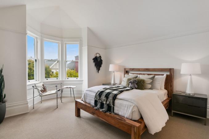 Property Thumbnail: Bedroom with bay windows 