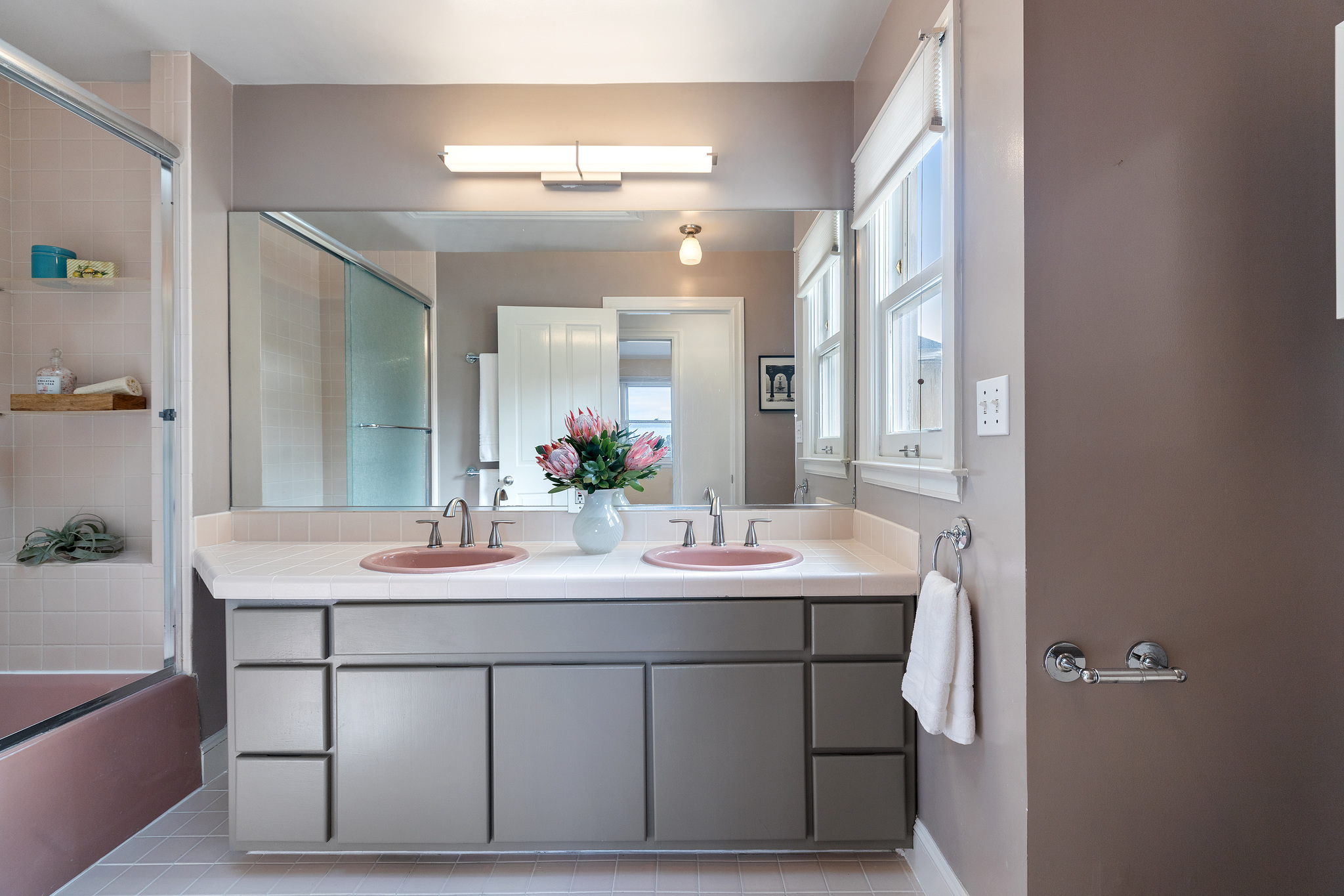 Property Photo: Bathroom with two sinks