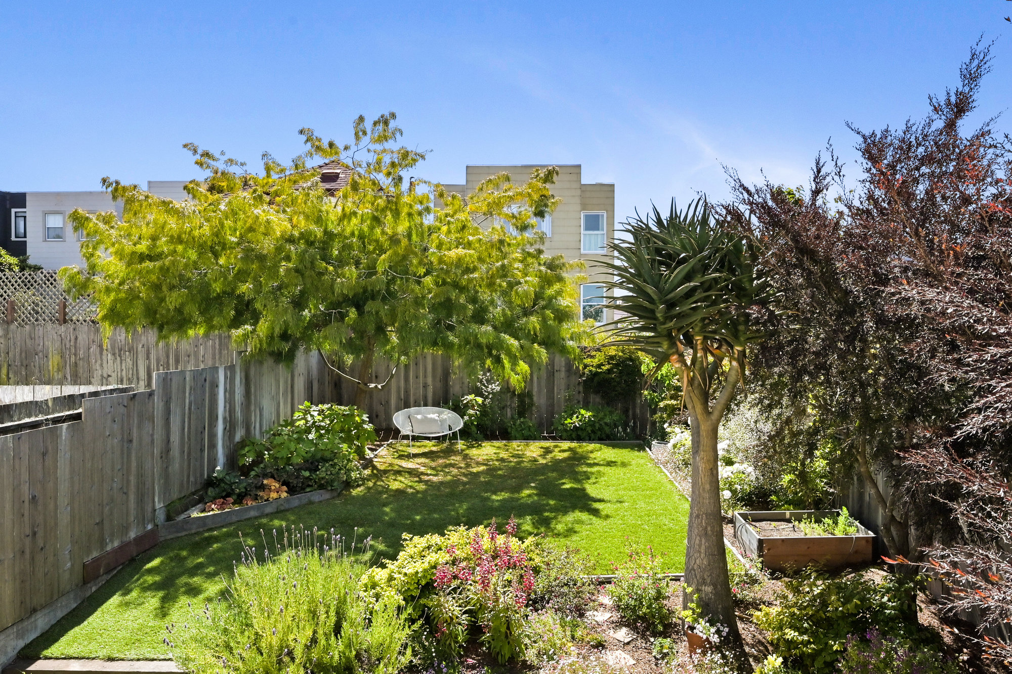Property Photo: Expansive yard with excellent landscaping and outdoor living space