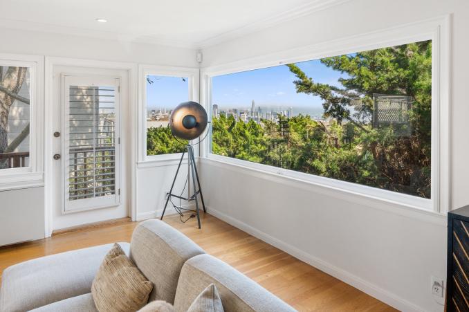 Property Thumbnail: Spectacular view of San Francisco as seen from the living room