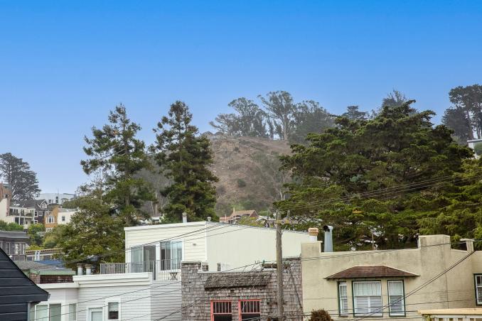 Property Thumbnail: View of Tank Hill in Cole Valley as seen from 1330 Shrader Street