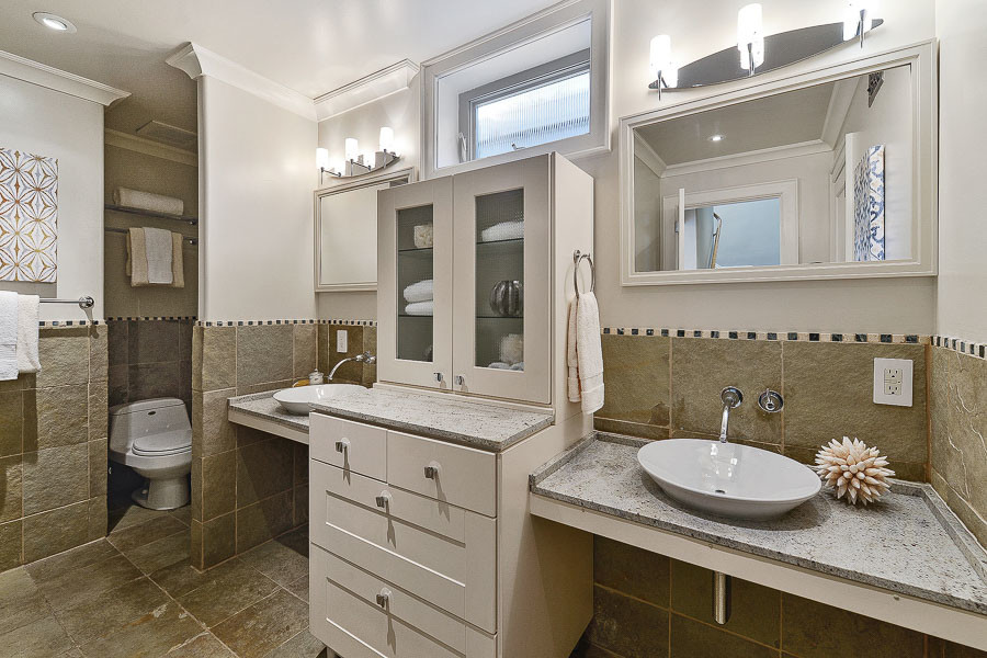 Property Photo: Large bathroom with two sinks 