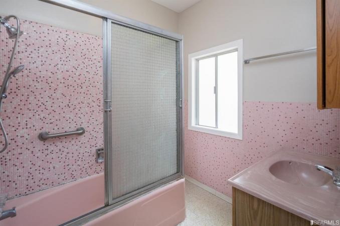 Property Thumbnail: Bathroom with pink tile