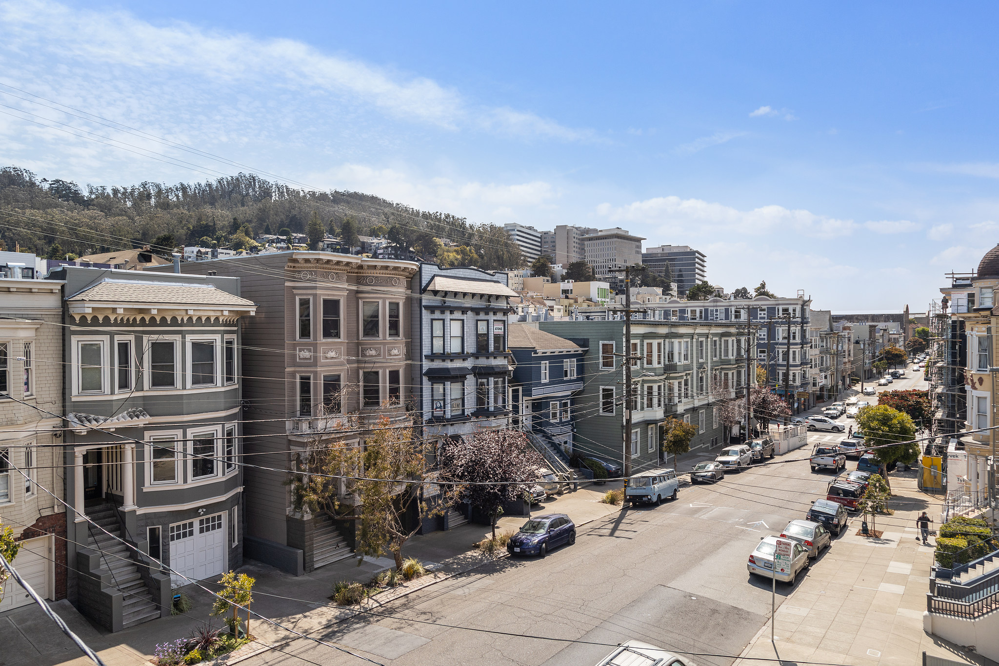 Frederick Street A street lined with three story houses in San Francisco